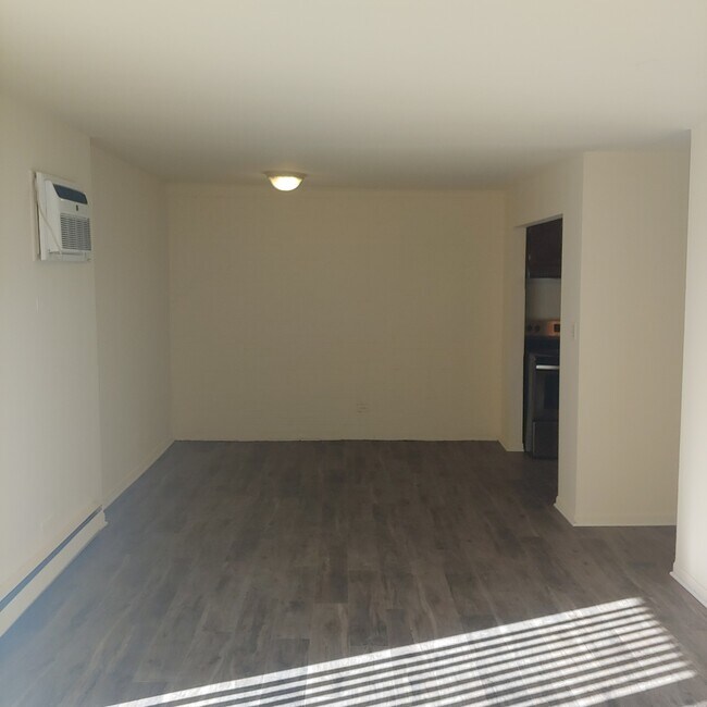 Foto del edificio - 7411 Dixon St