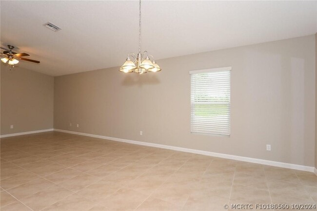 Building Photo - 1711 SW Dove Ln