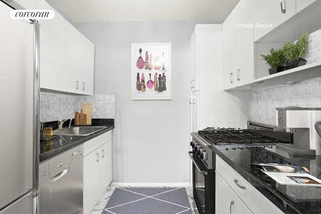 Building Photo - 522 E 81st St