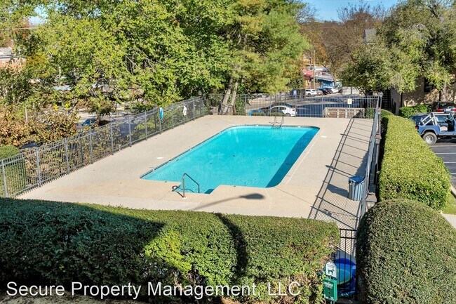 Building Photo - 1 br, 1 bath House - 4425 Westlawn Dr C202