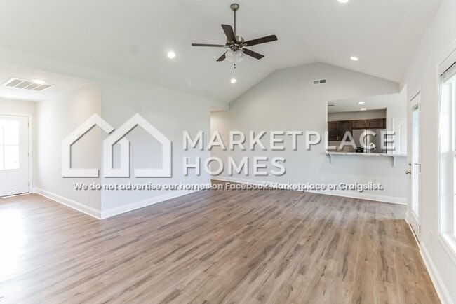 Building Photo - 441 Deluth Dr