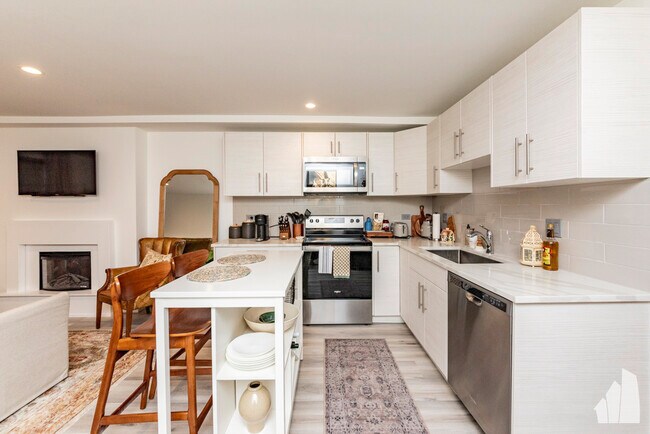 Foto del edificio - 812 S Oakley Blvd