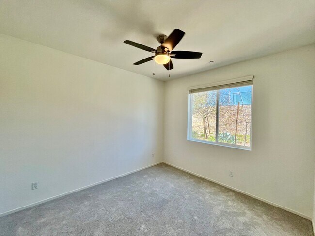 Building Photo - Spacious 4B 3.5BA in the Playa Del Sol Com...
