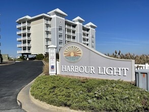 Building Photo - 102 Williams St