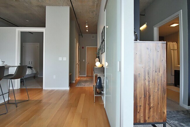 Foto del edificio - 144 W Roosevelt Rd