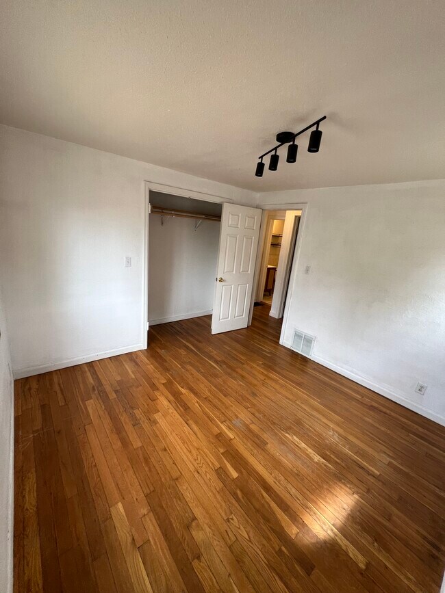 Foto del edificio - 6118 N Monroe St