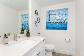 1BR, 1.5BA - 806SF - 1643 Josephine