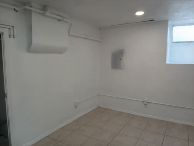 Building Photo - 325 1st Ave