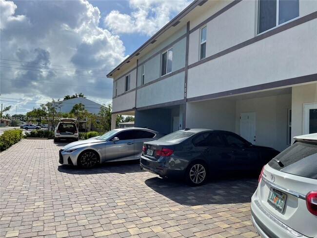 Foto del edificio - 100 NW 6th St  1 Hallandale Beach Fl 33009
