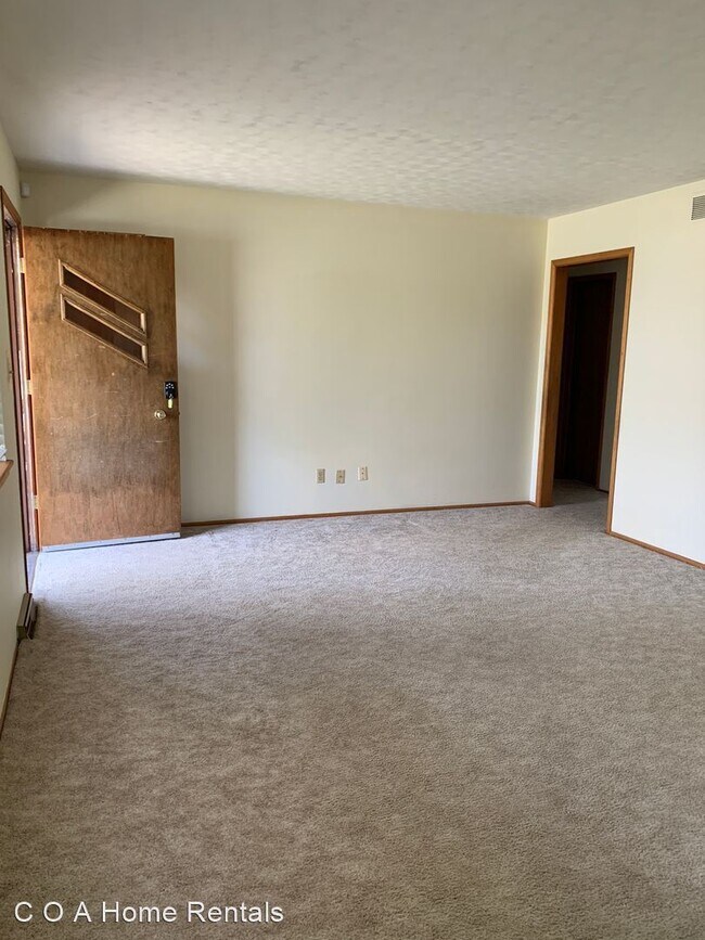 Building Photo - 3 br, 1.5 bath House - 7001 E. Zimmerly