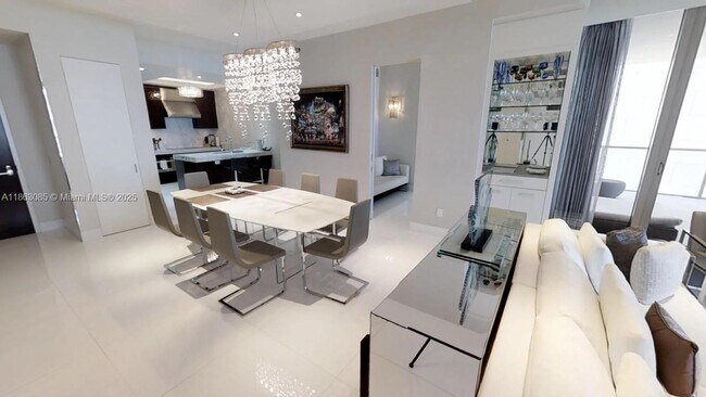 Foto del edificio - 9701 Collins Ave