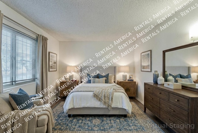 Building Photo - 749 E 6th St