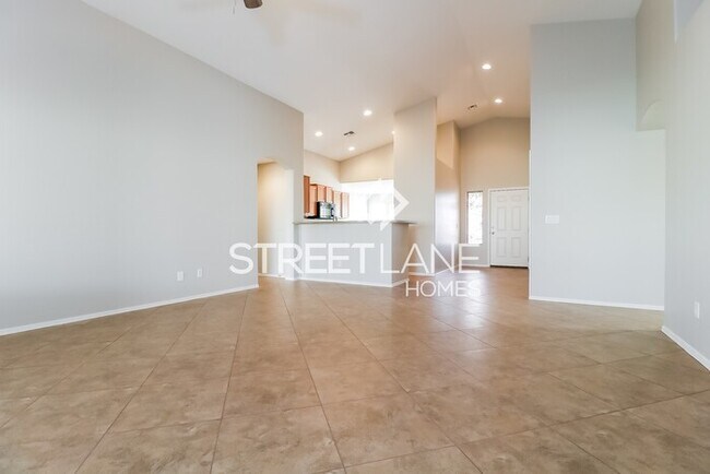 Building Photo - Charming 4 Bedroom in Avondale!