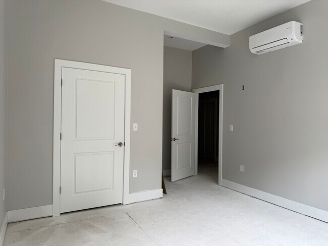 Building Photo - 251 Sladen St