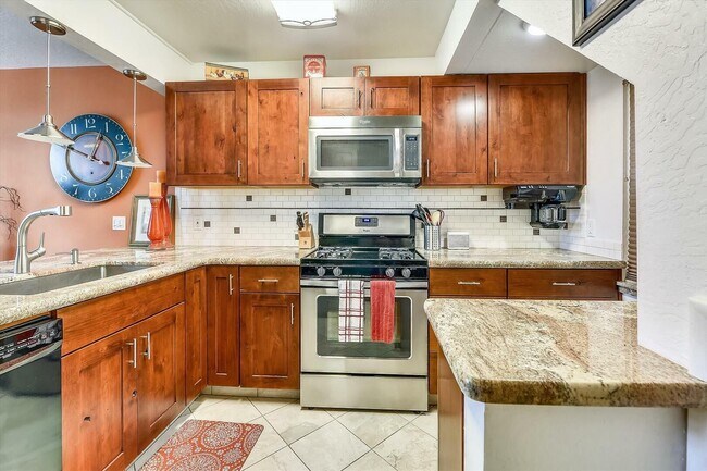 Foto del edificio - LEASE PENDING- Tahoe City, Dollar Hill Ski...