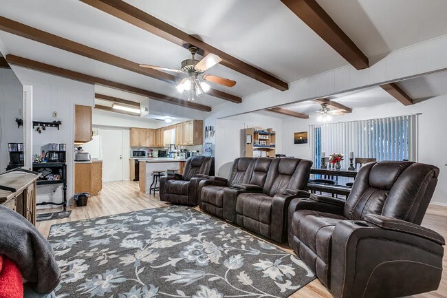 Foto del edificio - 3710 Skylark Ave