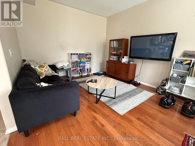 Building Photo - 1576 Ireland Dr