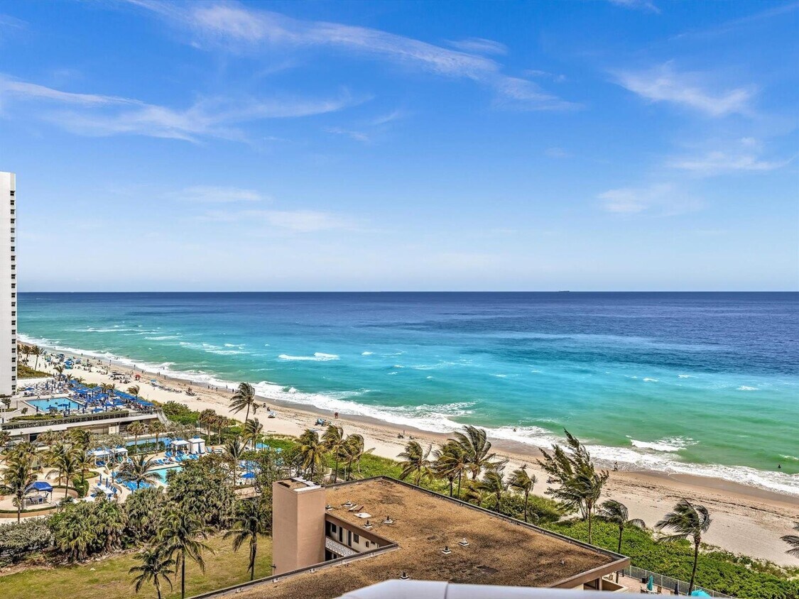 Foto principal - 1950 South Ocean Drive Apt #11B, Hallandal...