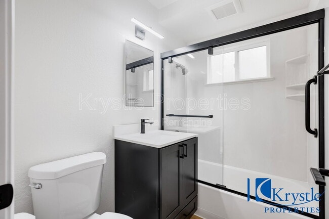 Building Photo - 455 E L St