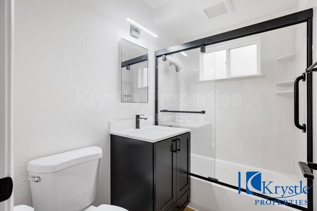 Foto del edificio - 455 E L St