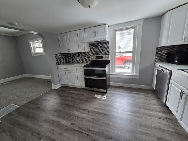 Building Photo - 2 Bedroom Single Family