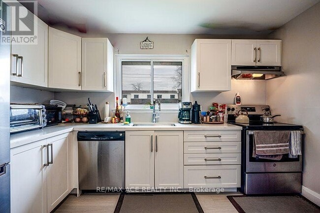 Building Photo - 401-401 Wentworth St W