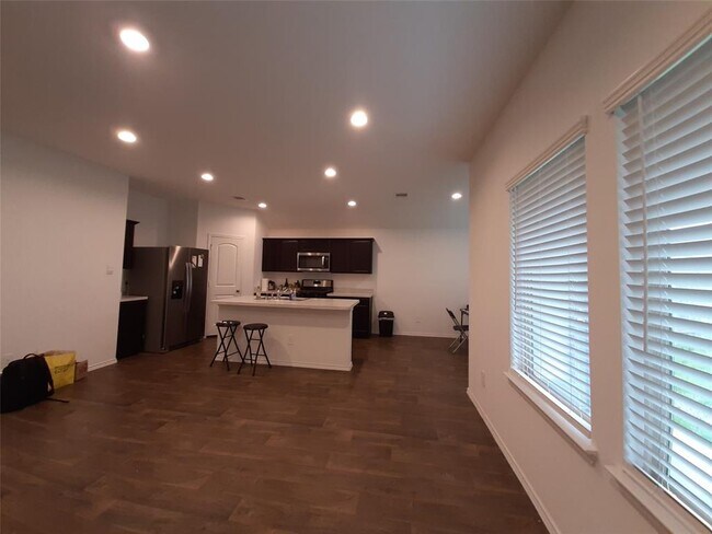 Foto del edificio - 21206 Sleepy Willow St