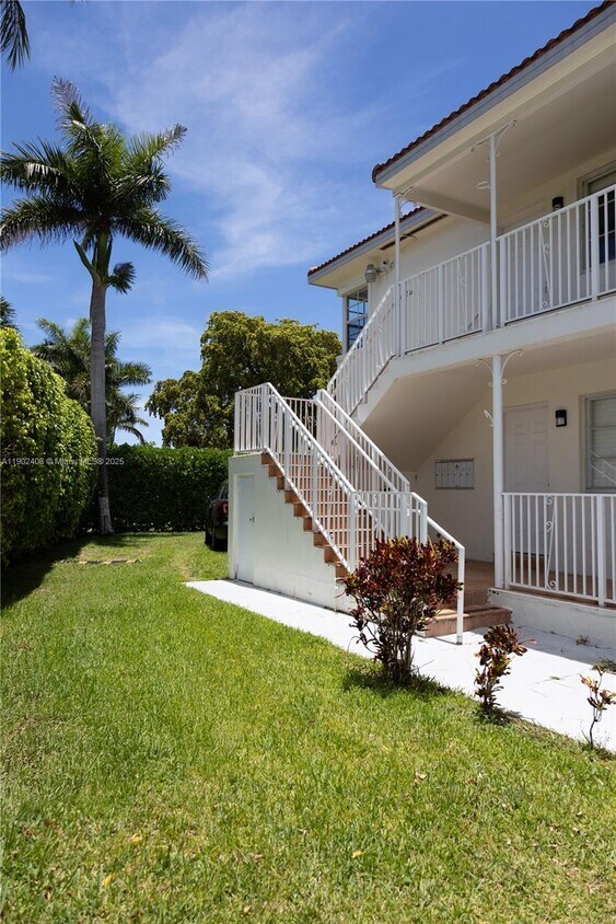 Foto principal - 2200 Calais Dr