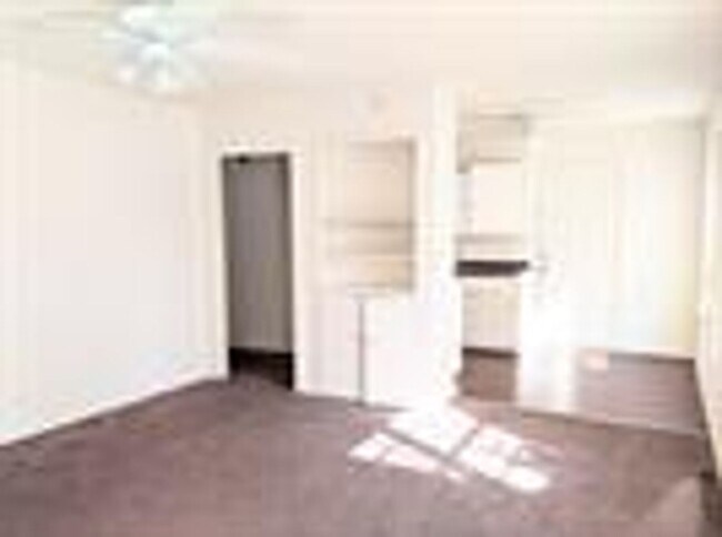 Foto del edificio - 6403 Hollis Ave