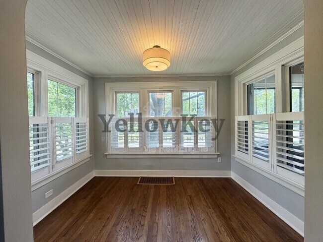 Building Photo - 376 Hill Ave