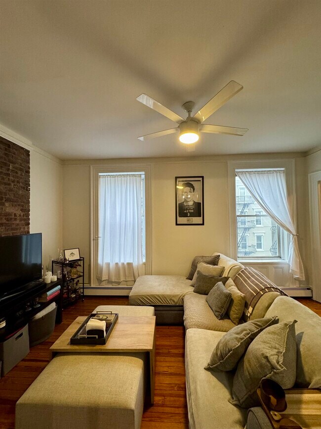 Foto del edificio - 712 Willow Ave