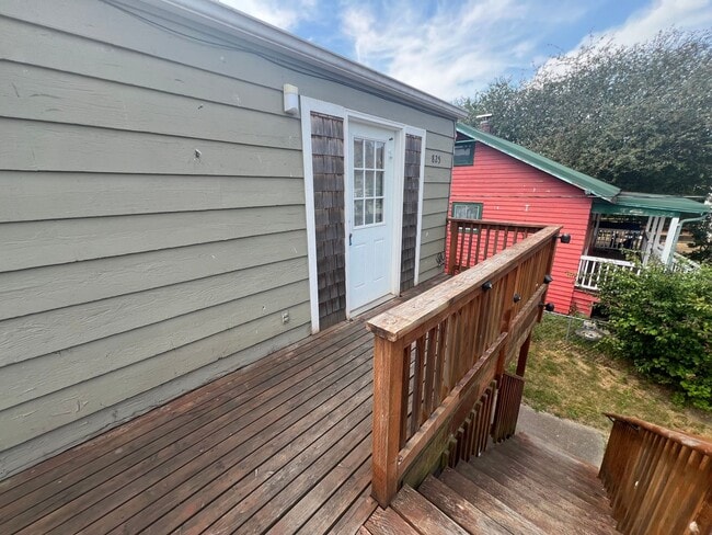 Downtown Bremerton Two Bedroom, Available Now! - Downtown Bremerton Two Bedroom, Available Now! House