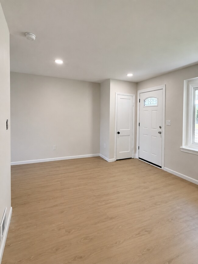 Building Photo - 8174 Kavanagh Rd