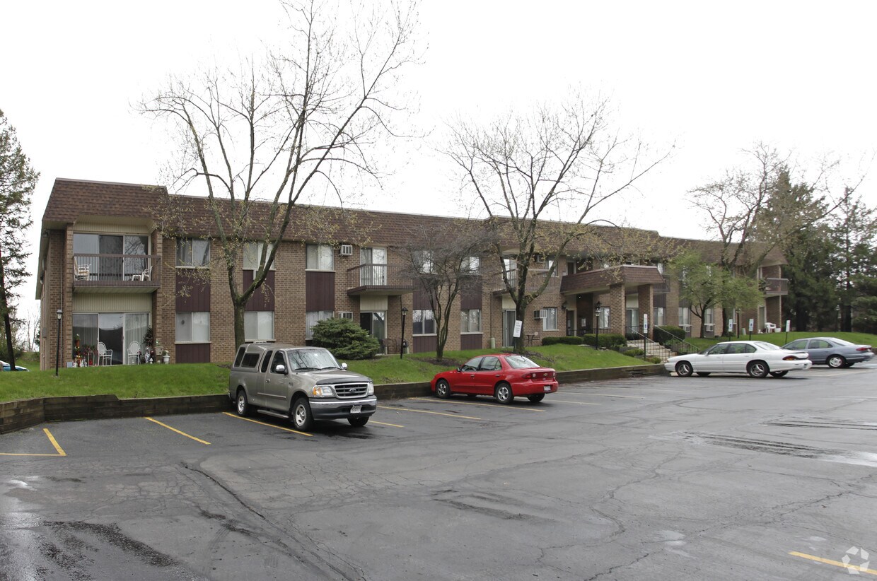 Timber Creek Apartments in Woodridge, IL