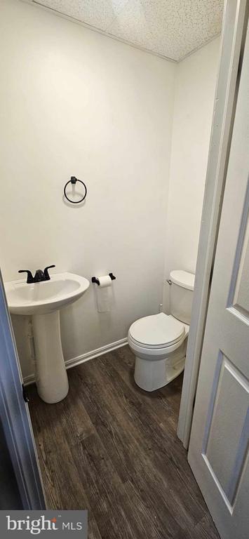 Foto del edificio - 1028 Bridle Ct