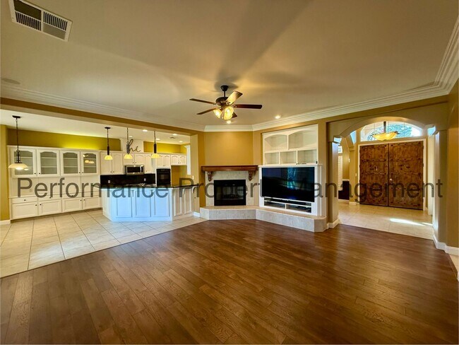 Foto del edificio - 12520 Crown Crest Dr