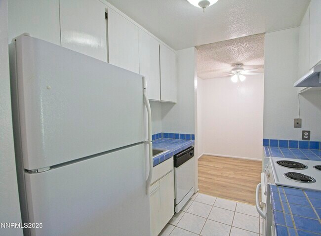 Foto del edificio - 2599 Lakeside Dr