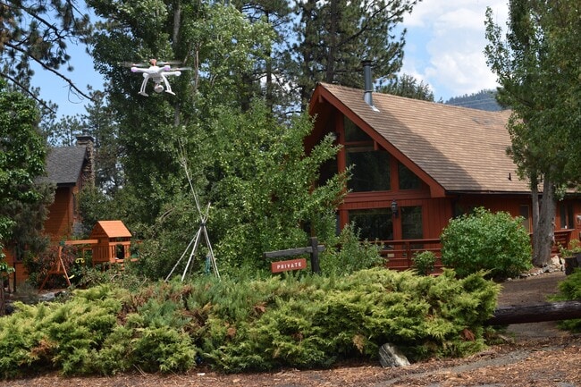 Building Photo - 16013 Edgewood Way