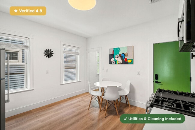 Foto del edificio - New RoostUp Furnished Private Bedroom with Private Bath in Dorchester, Boston!