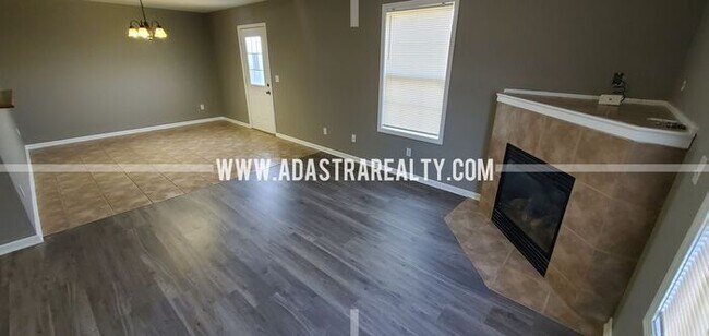 Foto del edificio - Spacious Basehor Townhome-Available NOW!!