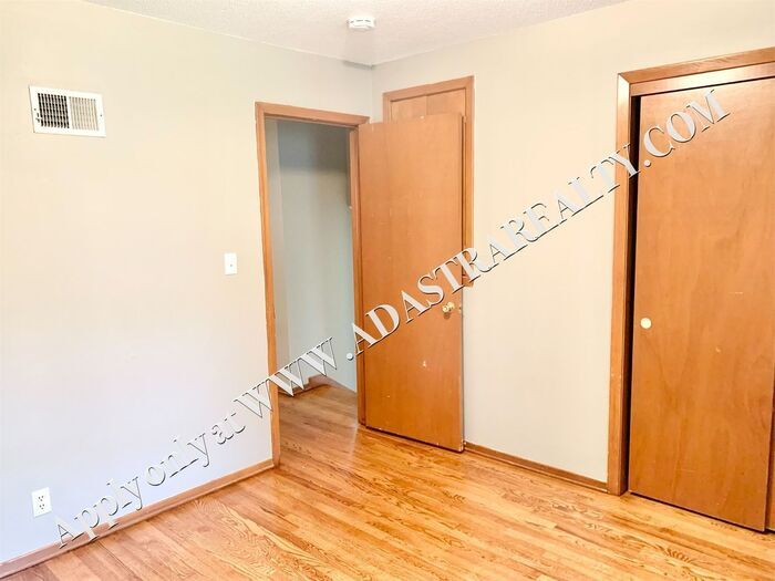 702 NE Columbus St, Lee's Summit, MO 64063 House Rental in Lee's