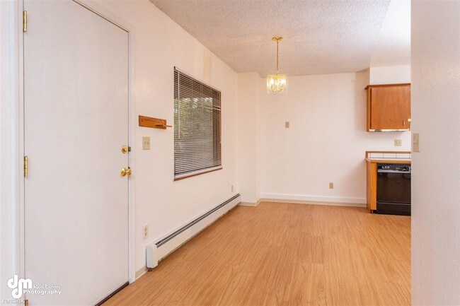 Building Photo - 2 br, 1 bath Apartment - 3324 Lee St Apt 6