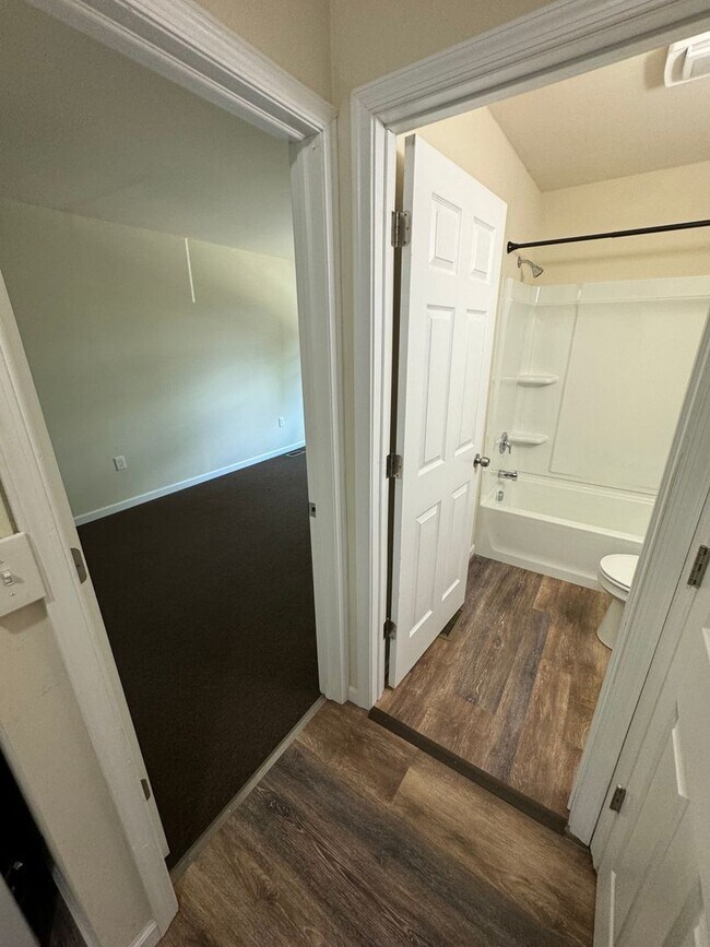 Building Photo - 1139 Spring Garden St