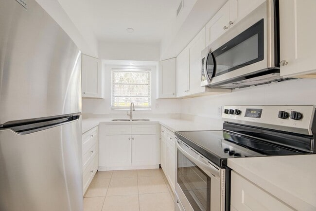Building Photo - 1017 NW 30th Ct