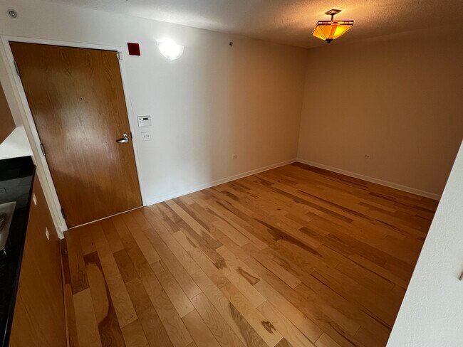 Foto del edificio - 9655 Woods Dr