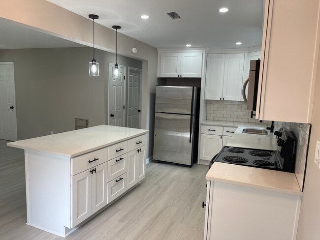 Building Photo - 7150 Duffie Dr