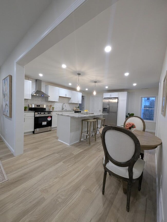 Building Photo - 109 Alcott Rd