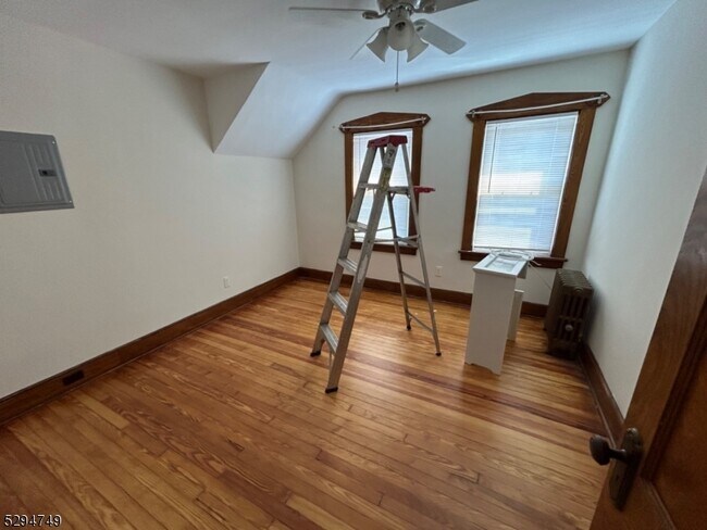 Foto del edificio - 256 E 7th St