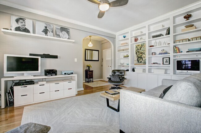 Foto del edificio - Adorable Condo Between Cleveland Park & Va...