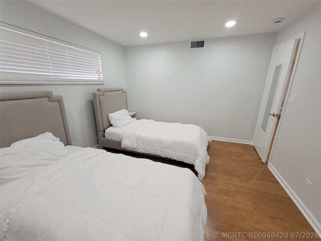 Foto del edificio - 9411 N Hollybrook Lake Dr